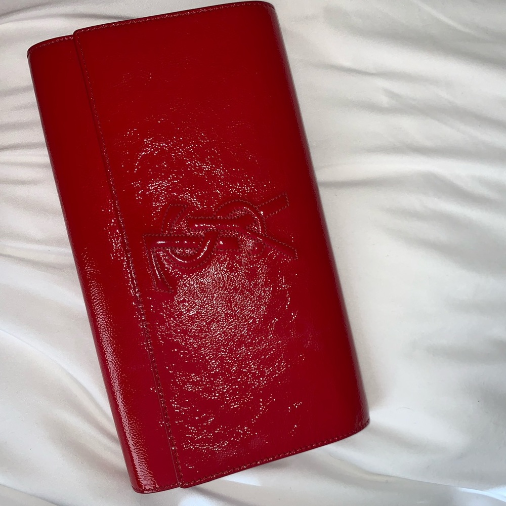 Patent leather large belle de jour clutch in red